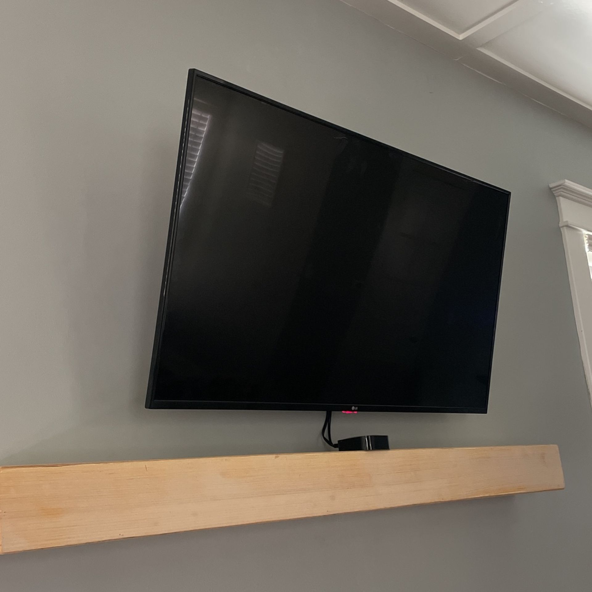 LG 44” Smart TV