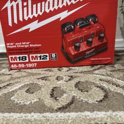 Milwaukee Battery Charging Station NEW