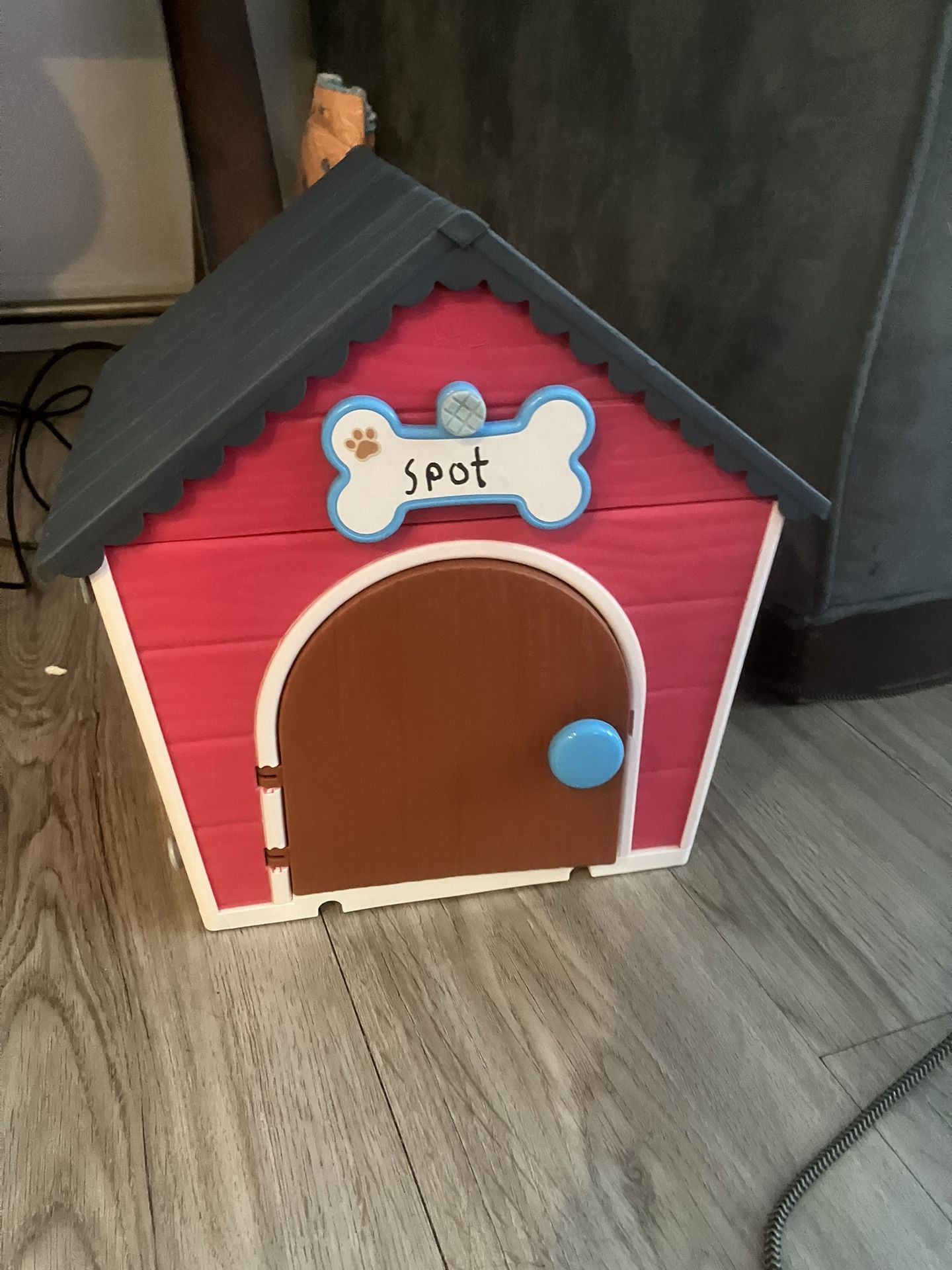 Dog House With Dog ( Toy )