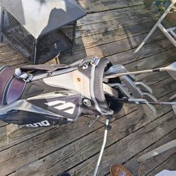 Golf Set. Carbite Hogan Clubs.