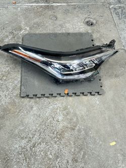 2020 Toyota C-HR right side headlight