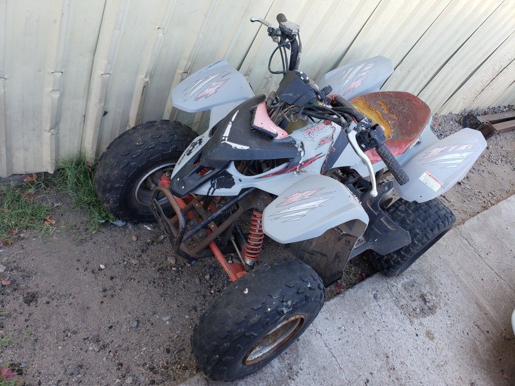 03 polaris predator 90cc for Sale in Phoenix, AZ OfferUp