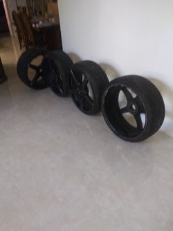 4 Wheel and tire size 22