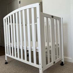  4-in-1 Convertible Baby Crib, Bianca White with Wheels