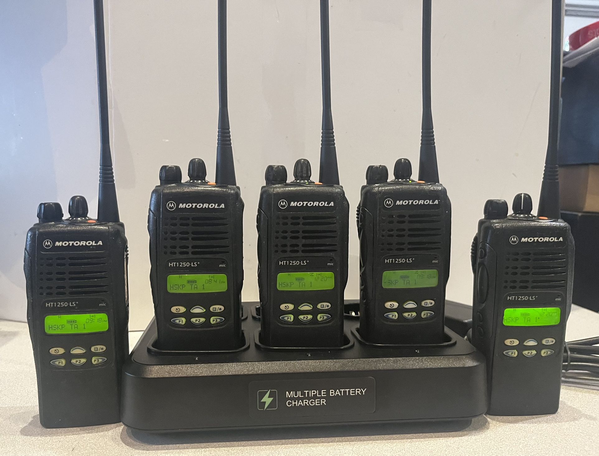 5 X Motorola HT1250 LS+ UHF 4w 16ch Two Way Radio Set With Gang Charger