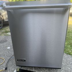VIKING DISHWASHER stainless Steel With 3rd Rack 