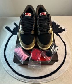 Travis Scott air Jordan 1 mochas size 8 10 11