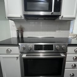 Bosch Slide-in Electric Range and Microwave 