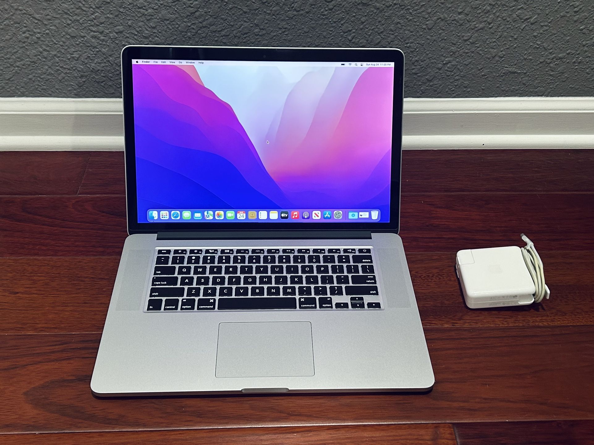 2015 MacBook Pro 15” (i7, 16GB RAM, 256GB)