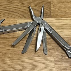 Leatherman Wave Multi-tool With Leather Case