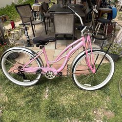 Classic Women’s Schwinn “Roxie” Beach Cruiser Bike