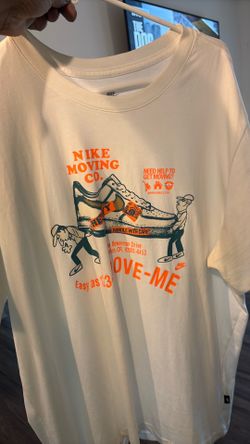 NIKE GRAPHIC TEE