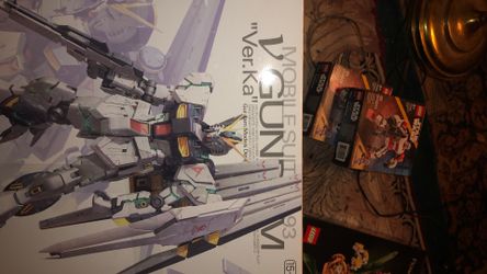 Gundam Master Grade.
