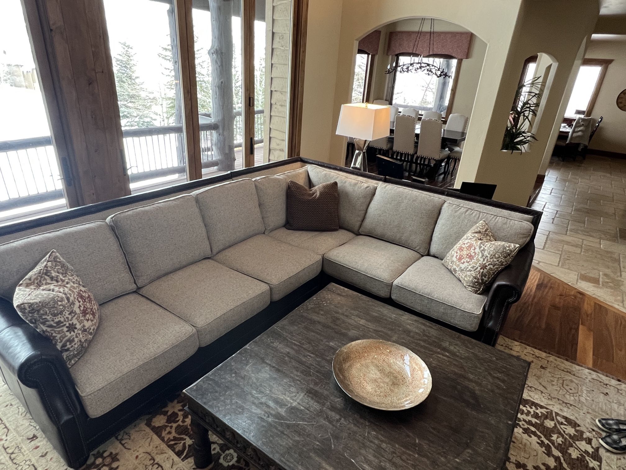 King Hickory Fabric/Leather Combo Sectional.. Like New! 
