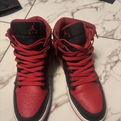 Jordan’s 1 Mids Size 10