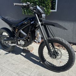 2025 Surron Ultra Bee Carbon Black Low Miles 