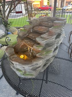 Beautiful Resin Rock Waterfall in excellent working condition👍