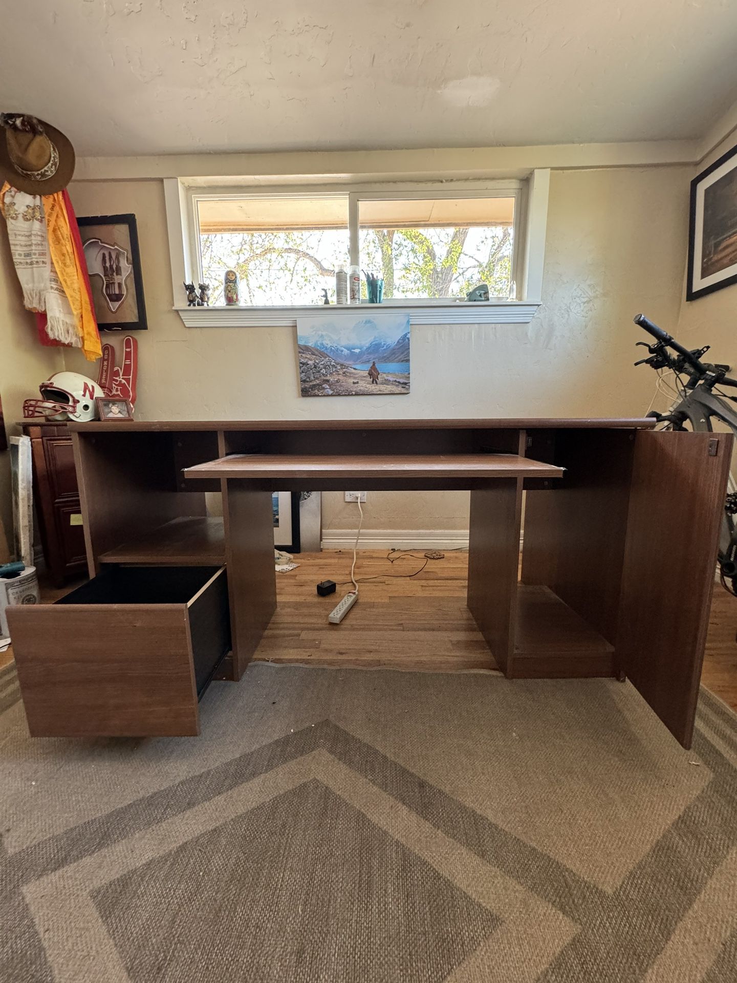 Free Solid wooden Office desk 