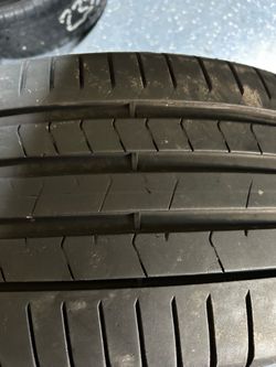 275/40R21 Pirelli