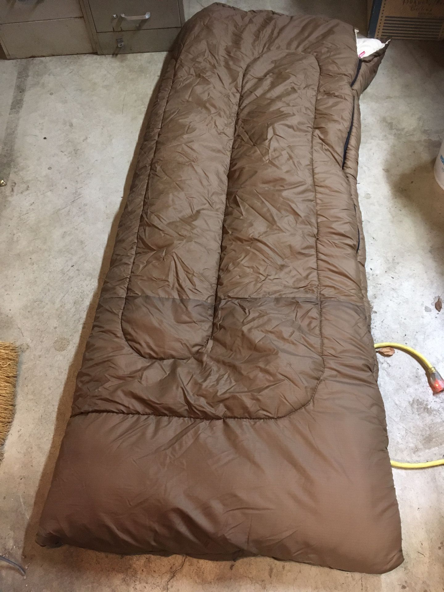 clean coleman sleeping bag 72” car camping