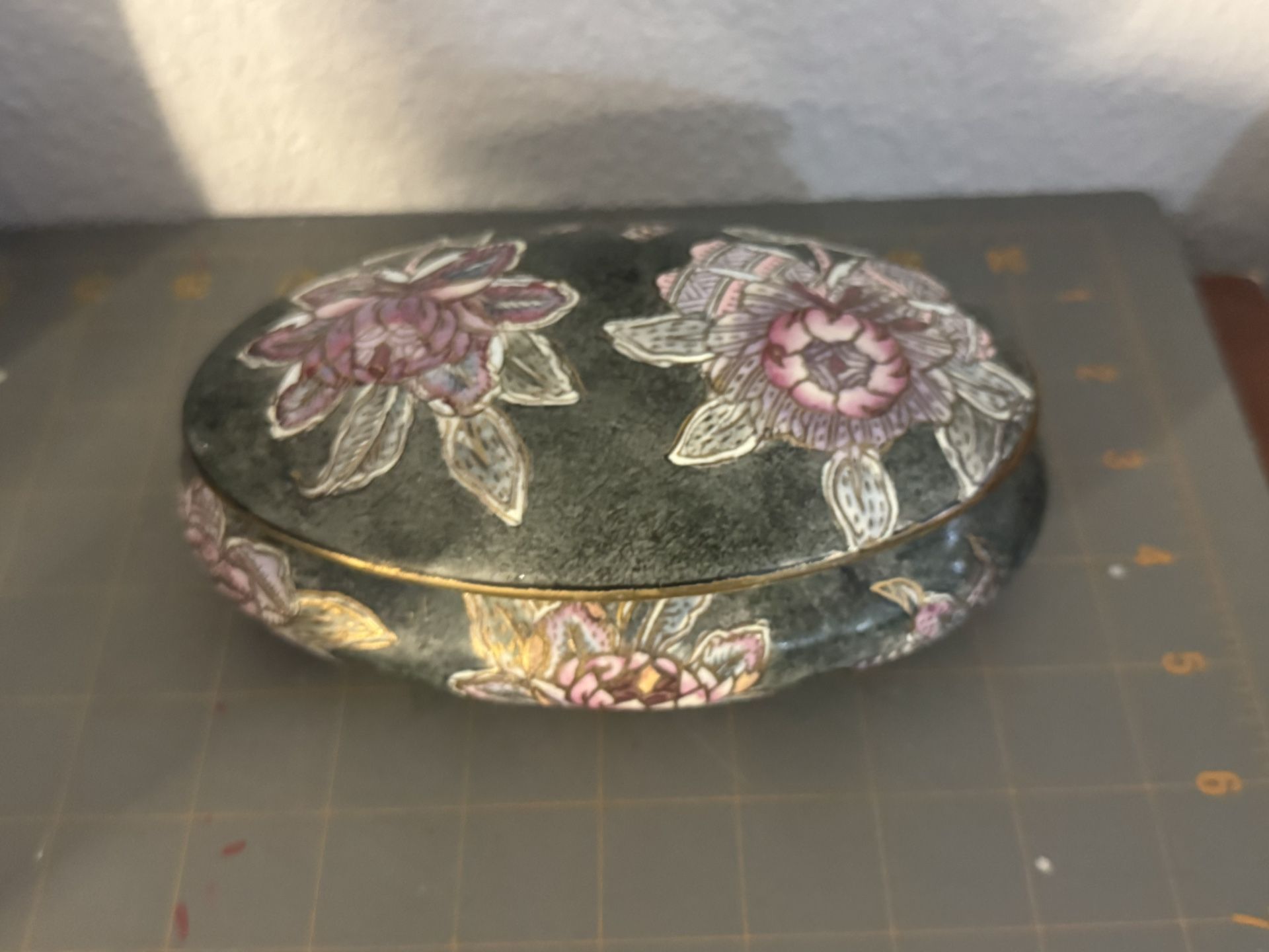 vintage ceramic hand-painted lidded floral trinket box