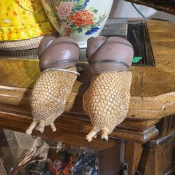 1 snail 🐌 plant pot buddy
 goes on the edge of your plant pot. 
Snail pot hanger