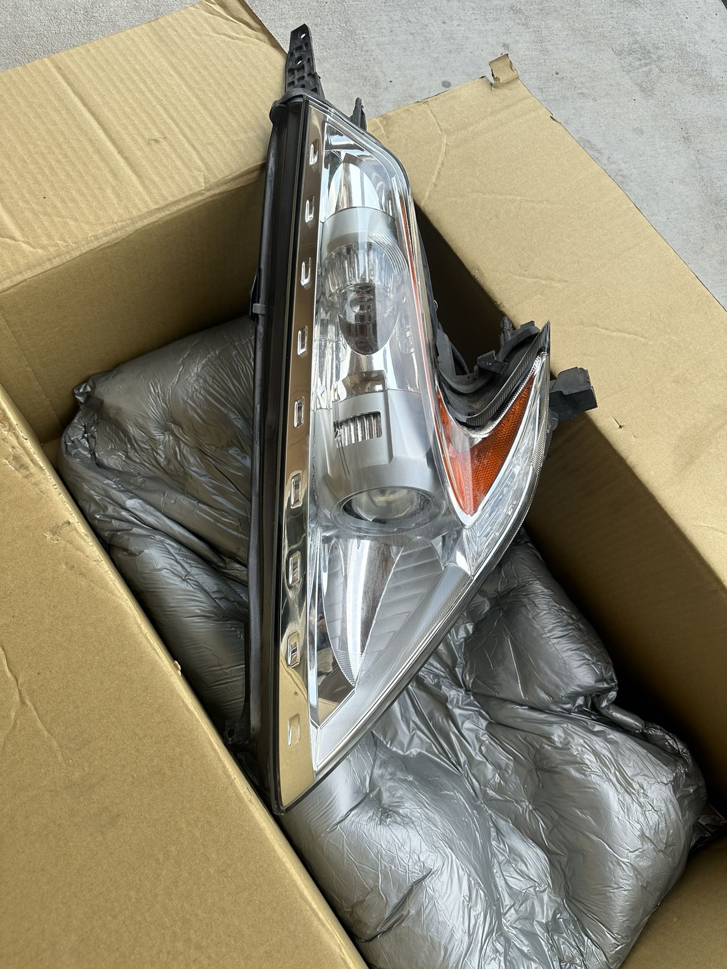 370z Driver Side Headlight