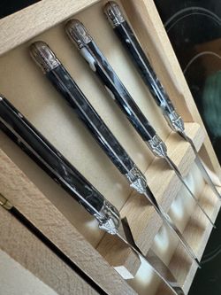 Cheese knife set