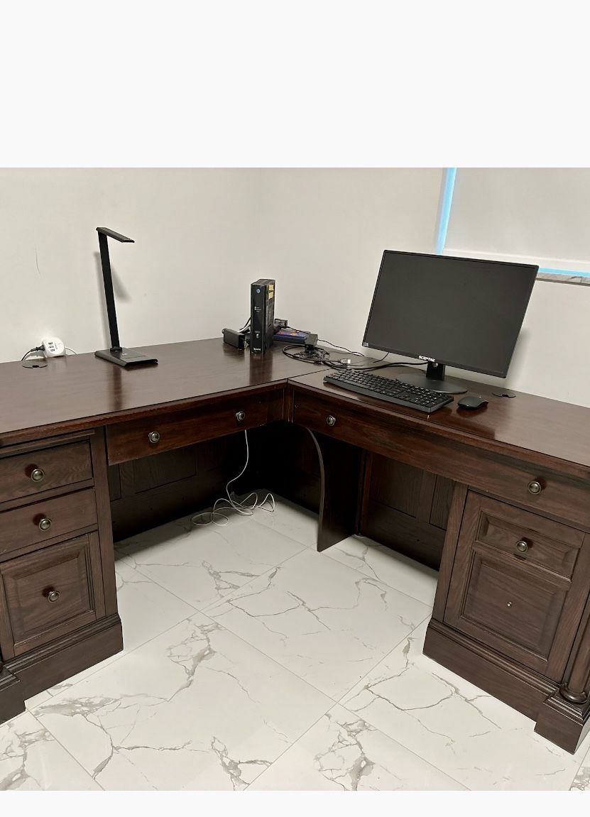BEAUTIFUL Whalen Executive Computer Desk LIKE NEW WITH BOOK