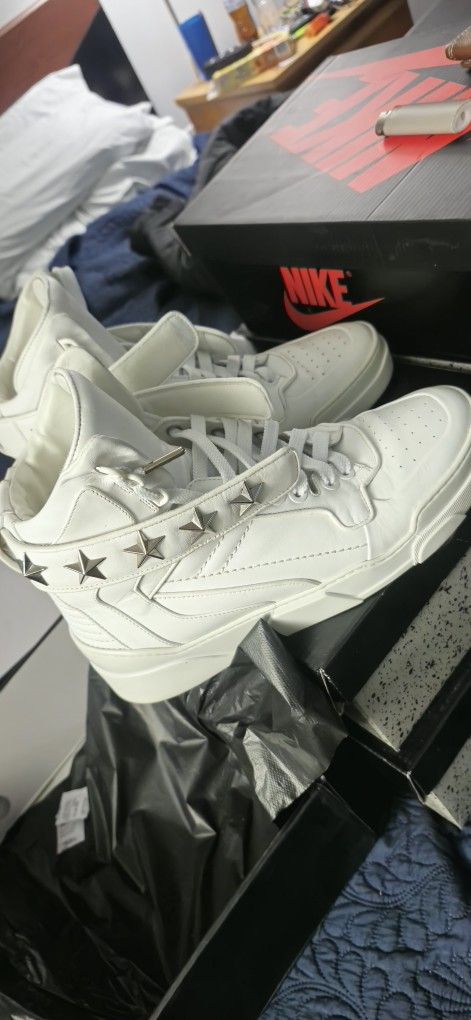 Givenchy Tyson star-Top High Size 11 -Authentic!!