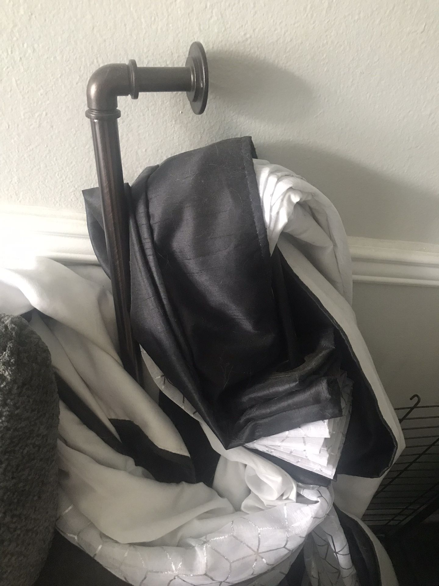 Curtain Rod With Curtains