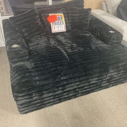 Cuddler Sleeper! $799! Easy Financing! 📦🚨☎️ 