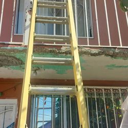 28 Foot Fiberglass Ladder