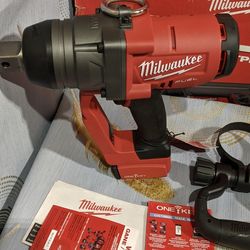 Milwaukee
M18 FUEL ONE-KEY 18V Lithium-Ion Brushless Cordless 1 in. Impact Wrench with Friction Ring (Tool-Only)