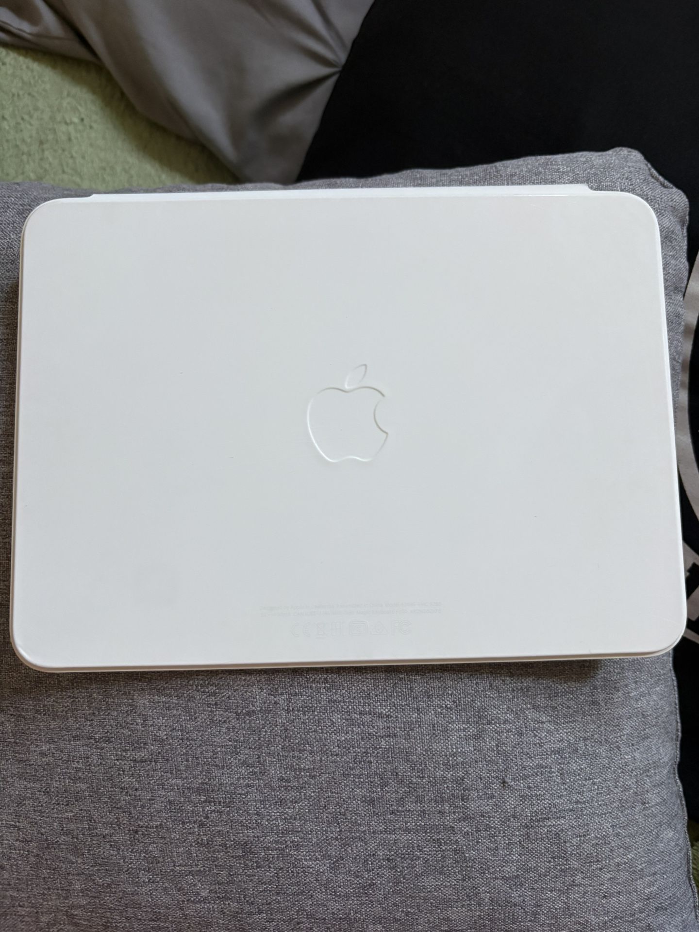 Apple Magic Keyboard Folio for iPad (A16 And 10th Generation )