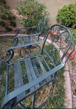 2 SWIVEL PATIO CHAIRS