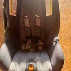 Chicco Infant Car seat With Base