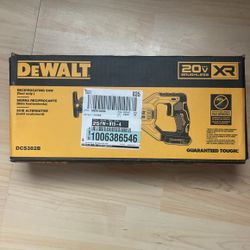 SAW DEWALT 