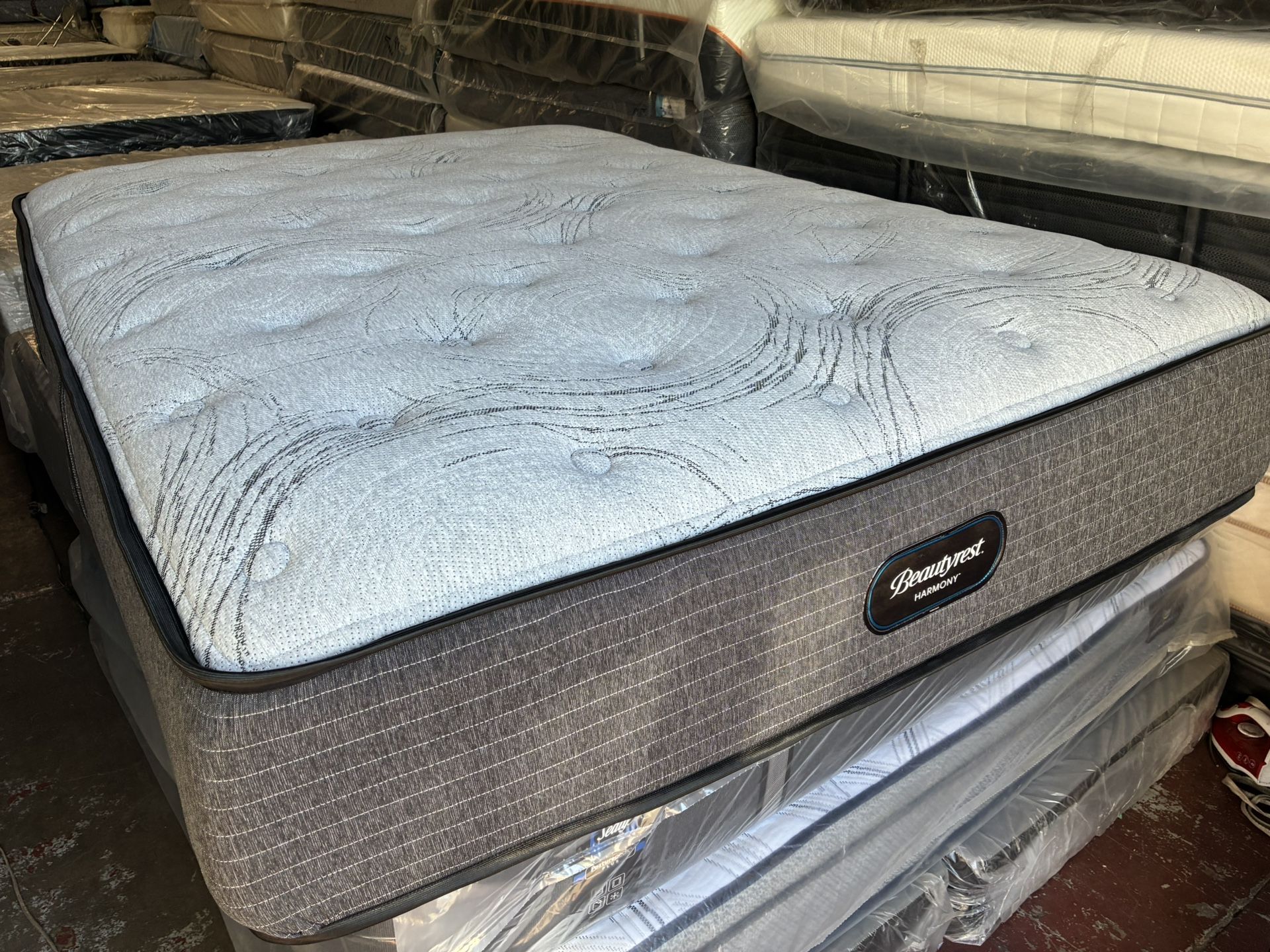 Beautyrest Harmony 13” Medium Firm Hybrid Queen Mattress New 