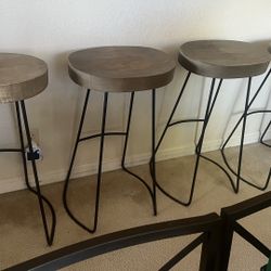 FOUR WOODEN COUNTER BAR STOOLS WITH METAL FRAME EXCELLENT CONDITION