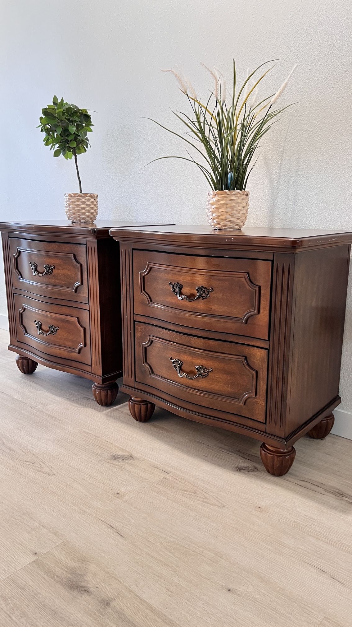 🛏 Elegant 2-Drawer Nightstand Set – 26 x 17 x 26.5