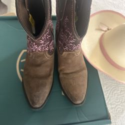 Cow Girl Boots & Hat 