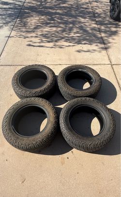 4 NITTO Nomad Grapplers 245/65r17