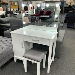 Makeup Vanity Desk Set. Set De Mesita De Maquillaje. Ask For More Info 😁 