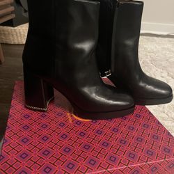 Tory Burch Ruby 90MM Boots Black size 8