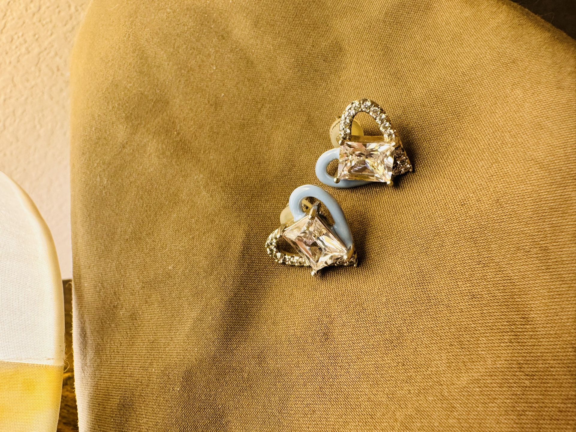 Chinese affordable luxury jewelry brand “Ice Blue Sweetheart” sterling silver earrings.