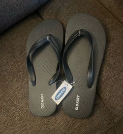 Old Navy Black Flip Flops Sandals Size 5-6 New