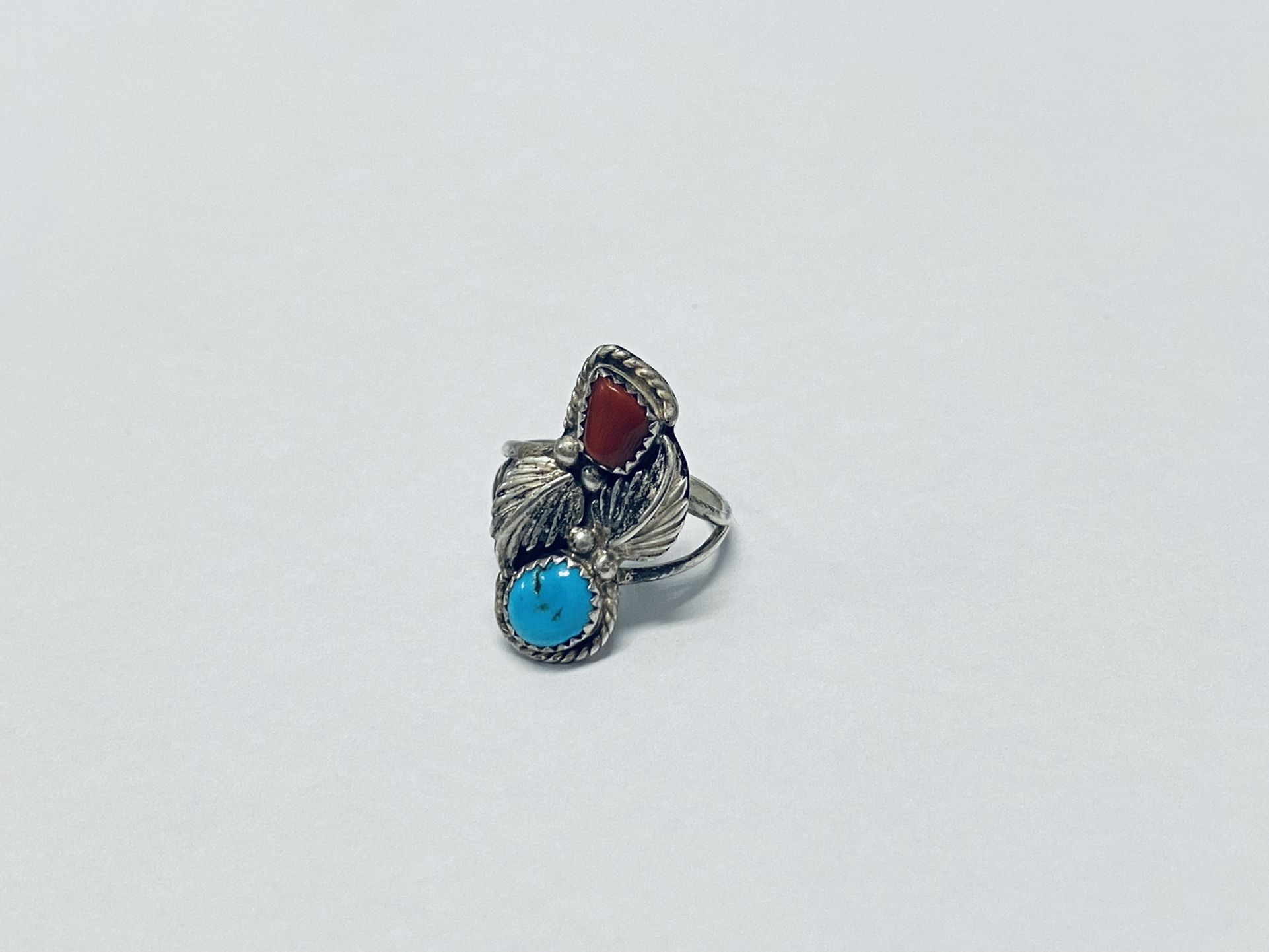 Vintage Navajo Sterling Silver Turquoise & Red Coral Feather Design Ring Hallmarked