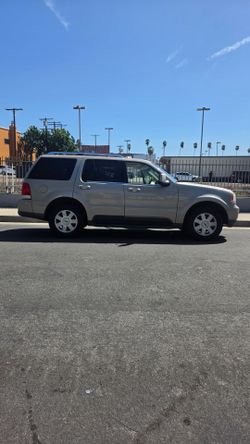 SUV AVIATOR