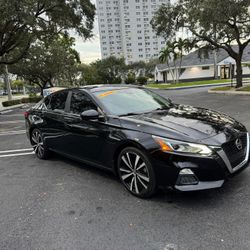 2020 Nissan Altima SR 